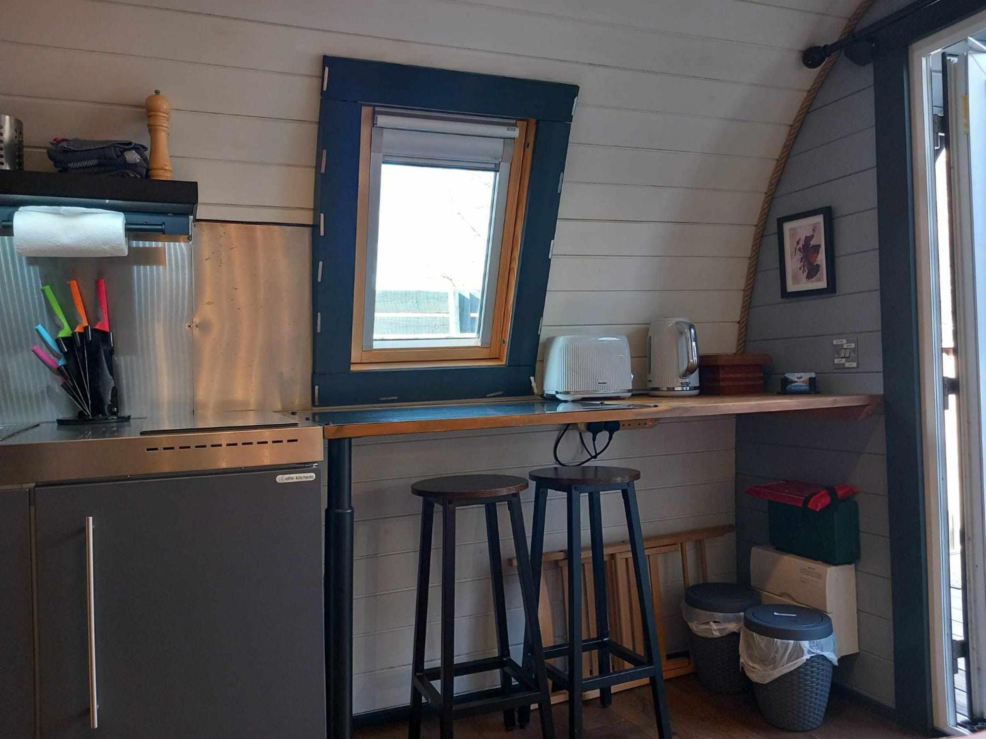 Riverside Pod, West Highland Way Holidays คินลอคคลีเวน ภายนอก รูปภาพ