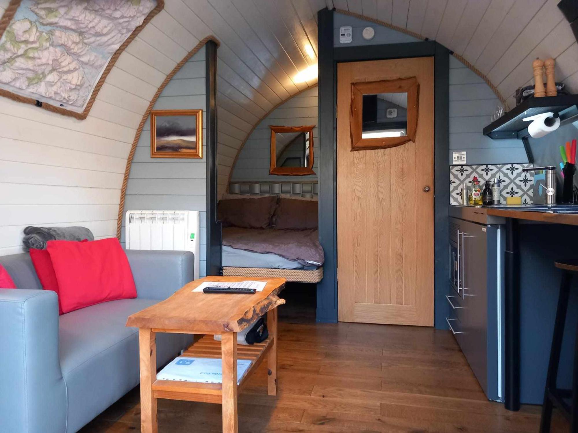 Riverside Pod, West Highland Way Holidays คินลอคคลีเวน ภายนอก รูปภาพ