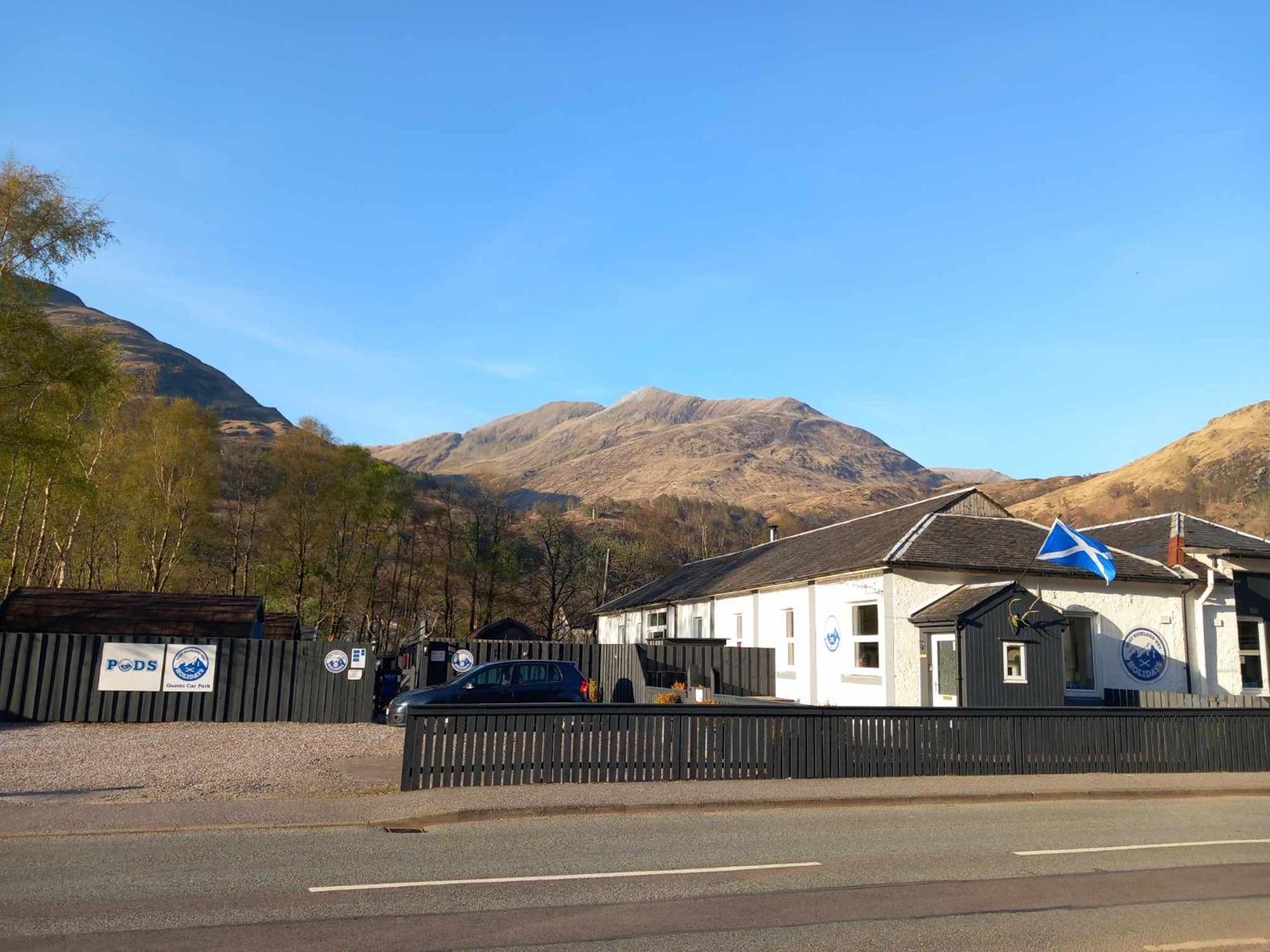 Riverside Pod, West Highland Way Holidays คินลอคคลีเวน ภายนอก รูปภาพ
