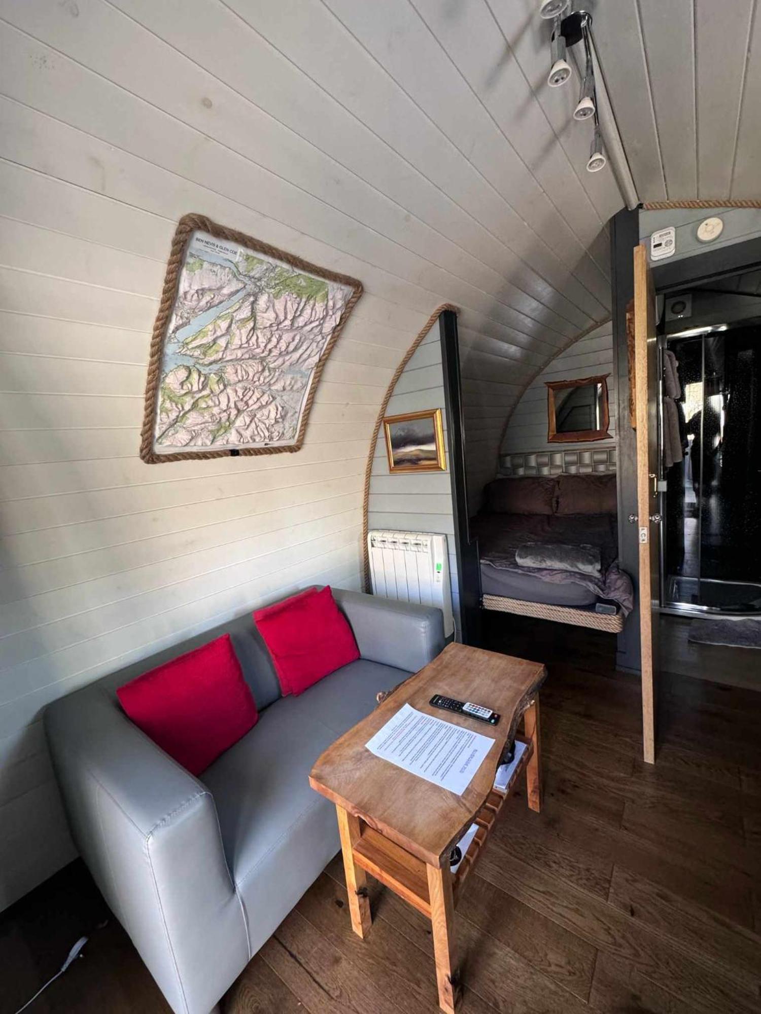 Riverside Pod, West Highland Way Holidays คินลอคคลีเวน ภายนอก รูปภาพ